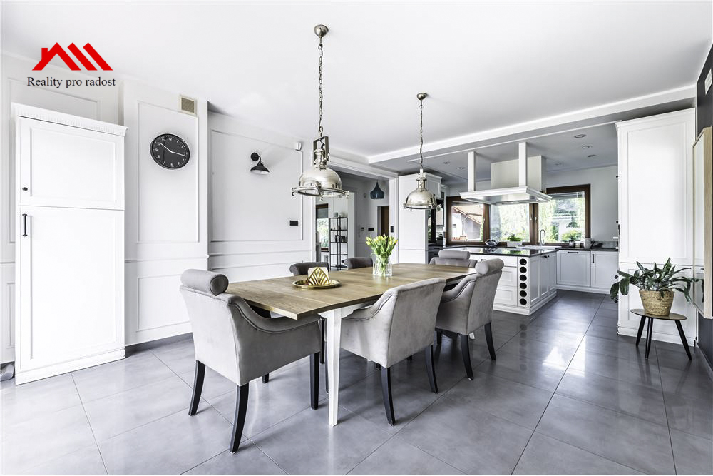 L_0360cf6be87e4165ba6ee37cd611049a