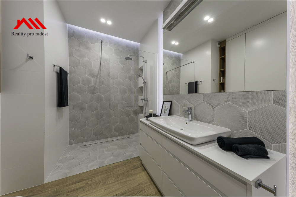 L_1b8cb19f09744b08b70923c47b72afe8