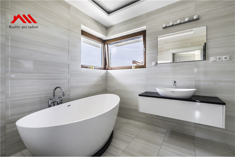 L_1e22039357524e48be83b30397626a3a