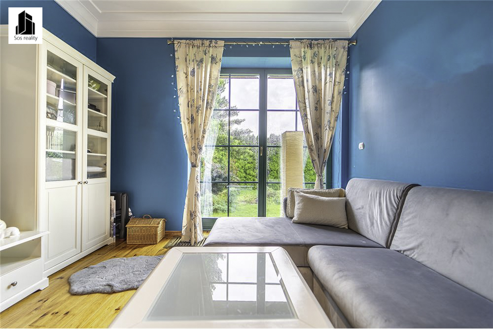 L_20f23ca8f2434bf8bbd81c26f192afe3