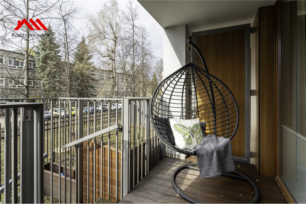 L_4faa4eb2399a4827996a6a41014c03ef