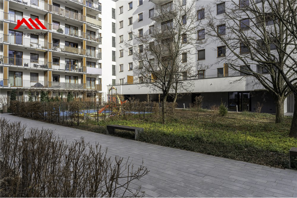 L_697b59a5362e4ec989e45f353d68722e