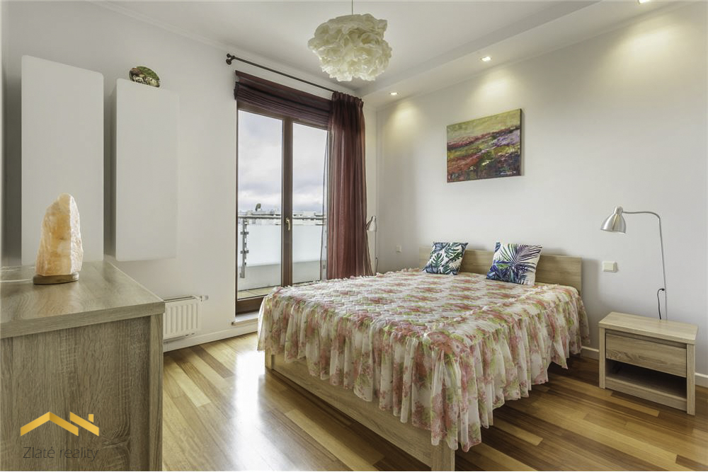 L_70d85c17f3fd4a48868a08ce73979d08