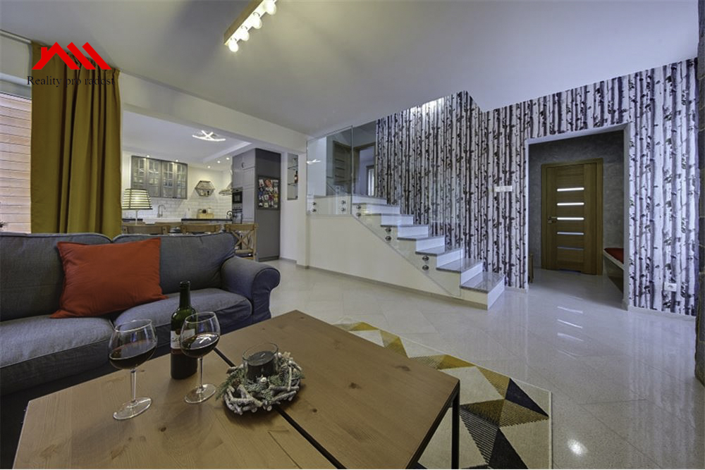 L_b0a4978bd1f54b32aabbfafc5bed1d9c