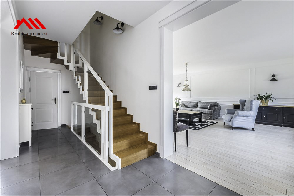 L_cb720a0c138042509b52053c5442dd69