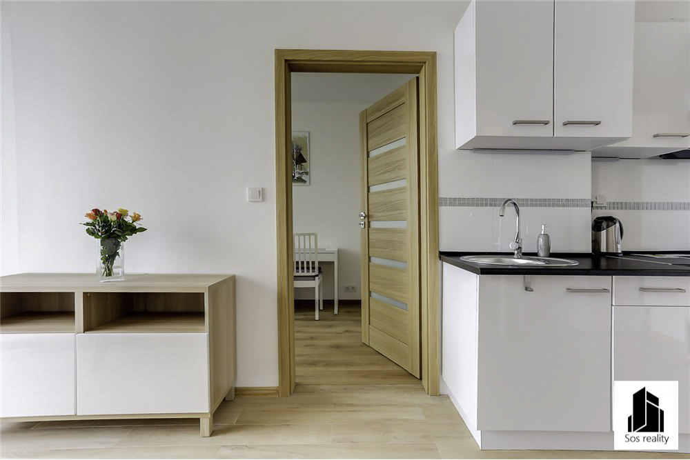 L_d069eb30f1c54437aac3d6adb5f70601