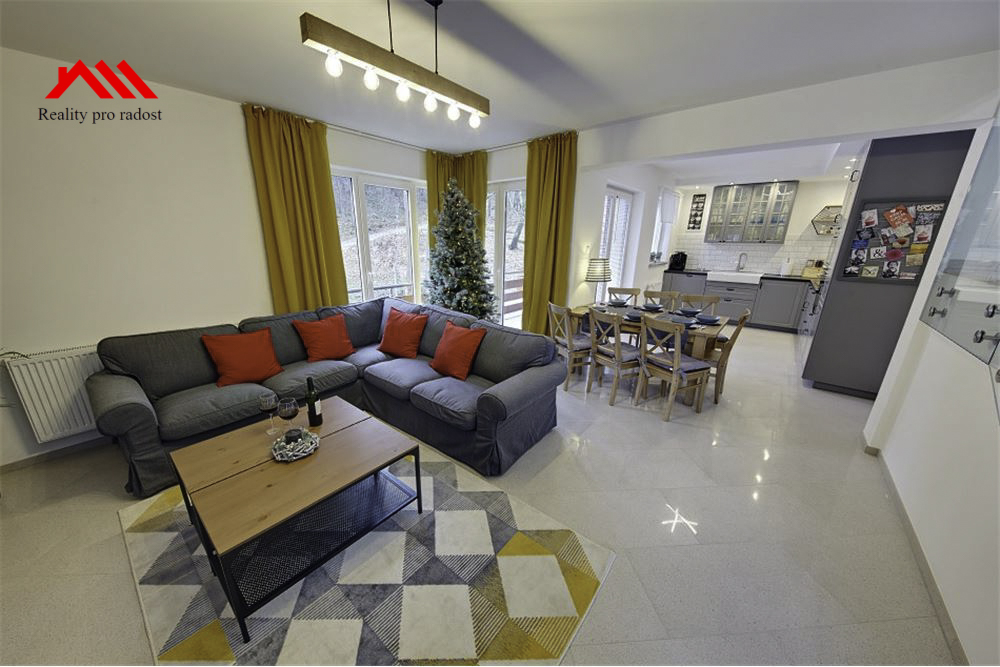 L_d815f546001f44c9abe6c71d12c93075